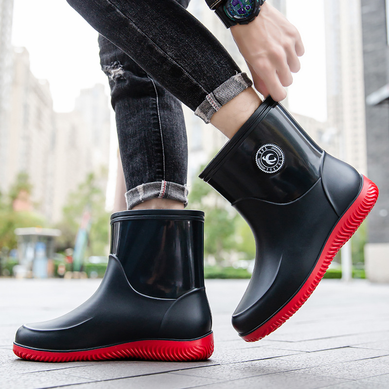 Mens Fashion Summer 2025 - Bottes de pluie mi-mollet pour hommes.